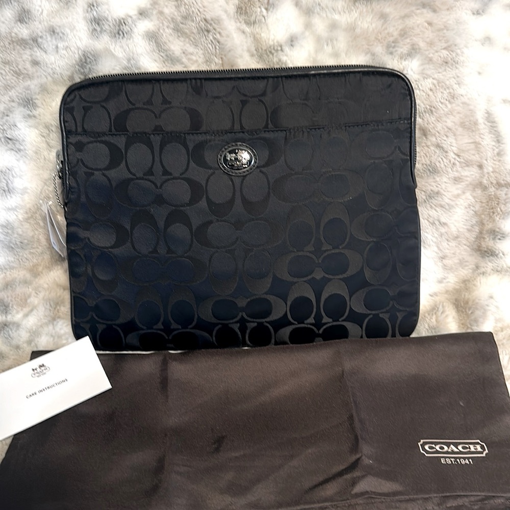 ✨COACH SIGNATURE NY UNIVERSAL SLEEVE✨BRAND NEW!!!🔥🔥